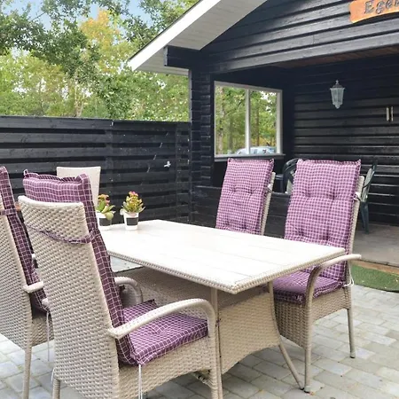 2 Bedroom Amazing In Holiday home *