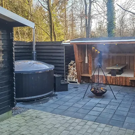 2 Bedroom Amazing In Holiday home